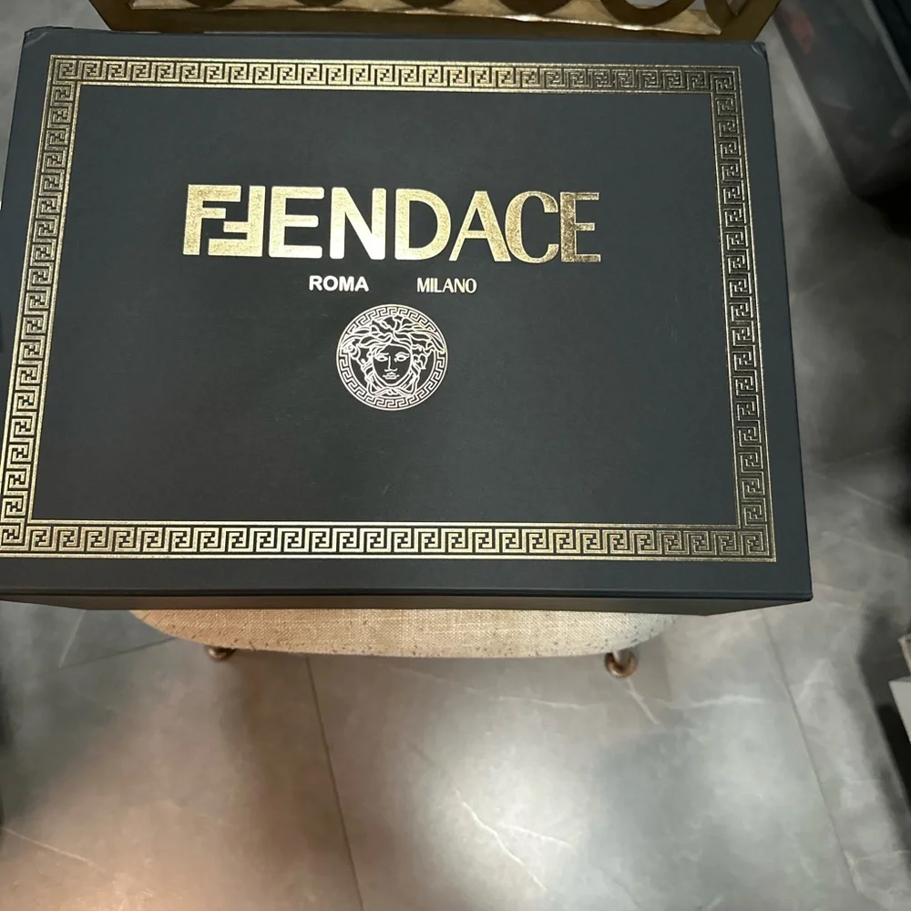 Fendace (Fendi and Versace
Collaboration) Limited edition handbag
La Medusa. - Picture 8 of 8